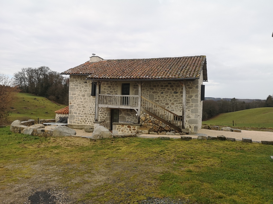 Gîte prairie du lac-St Gèrons-Cantal