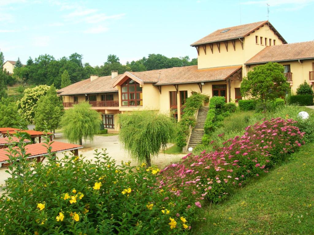 Hébergement-Domaine de la Chataigneraie-Cantal